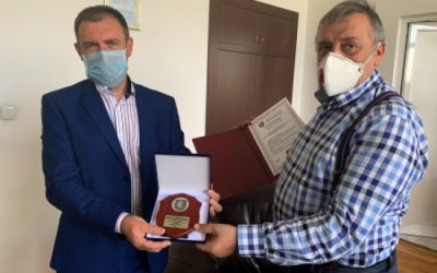 Prof. Dr. Todor Kantardjiev was awarded by the Management Board of the Association “Employees of the Ministry of Interior, who worked and are working against organized crime” with a plaque and a letter of thanks