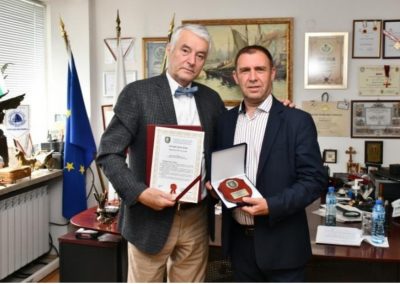 The Board of Directors of the Association of "The employees of the Ministry of Interior worked and are working against the organized one Crime ”awarded the President of the Bulgarian Red Cross, Acad. Hristo Grigorov, with an honorary plaque for the great contribution of the organization in the fight against COVID-19.