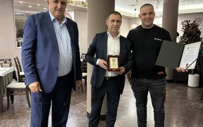 Иван Кръстанов и Мехмед Дикме награждават полицай Румен Колев